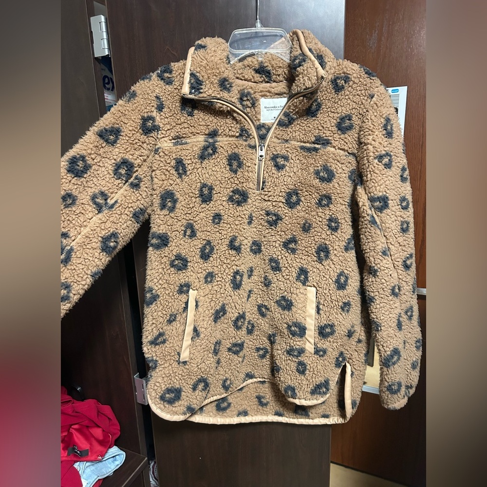 Abercrombie & Fitch Tan Sherpa Half-Zip Pullover with Black Leopard Print